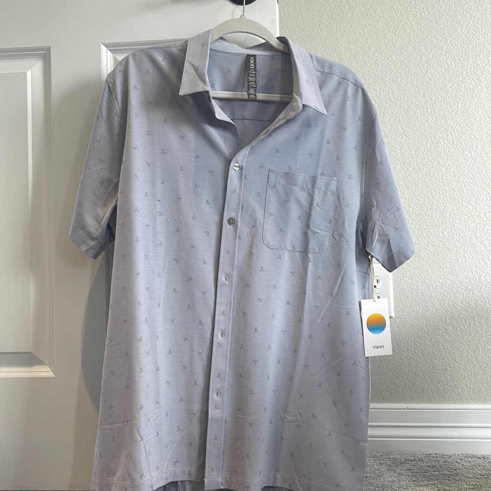 Vuori men’s casual bottom down. Never worn new with tags.